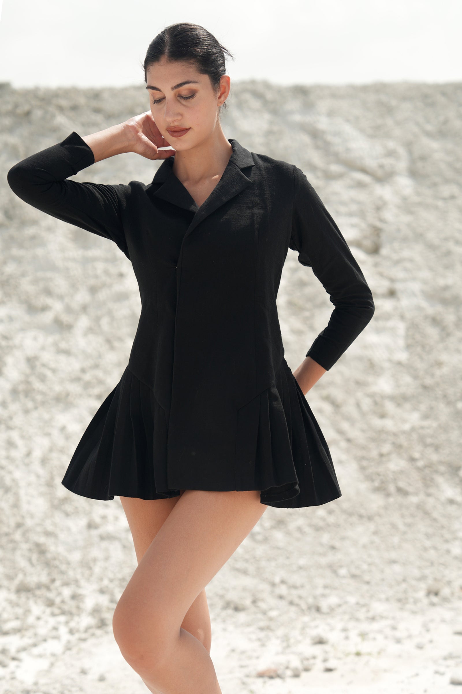 BLACK SIDE KNIFE PLEATED BLAZER MICRO DRESS