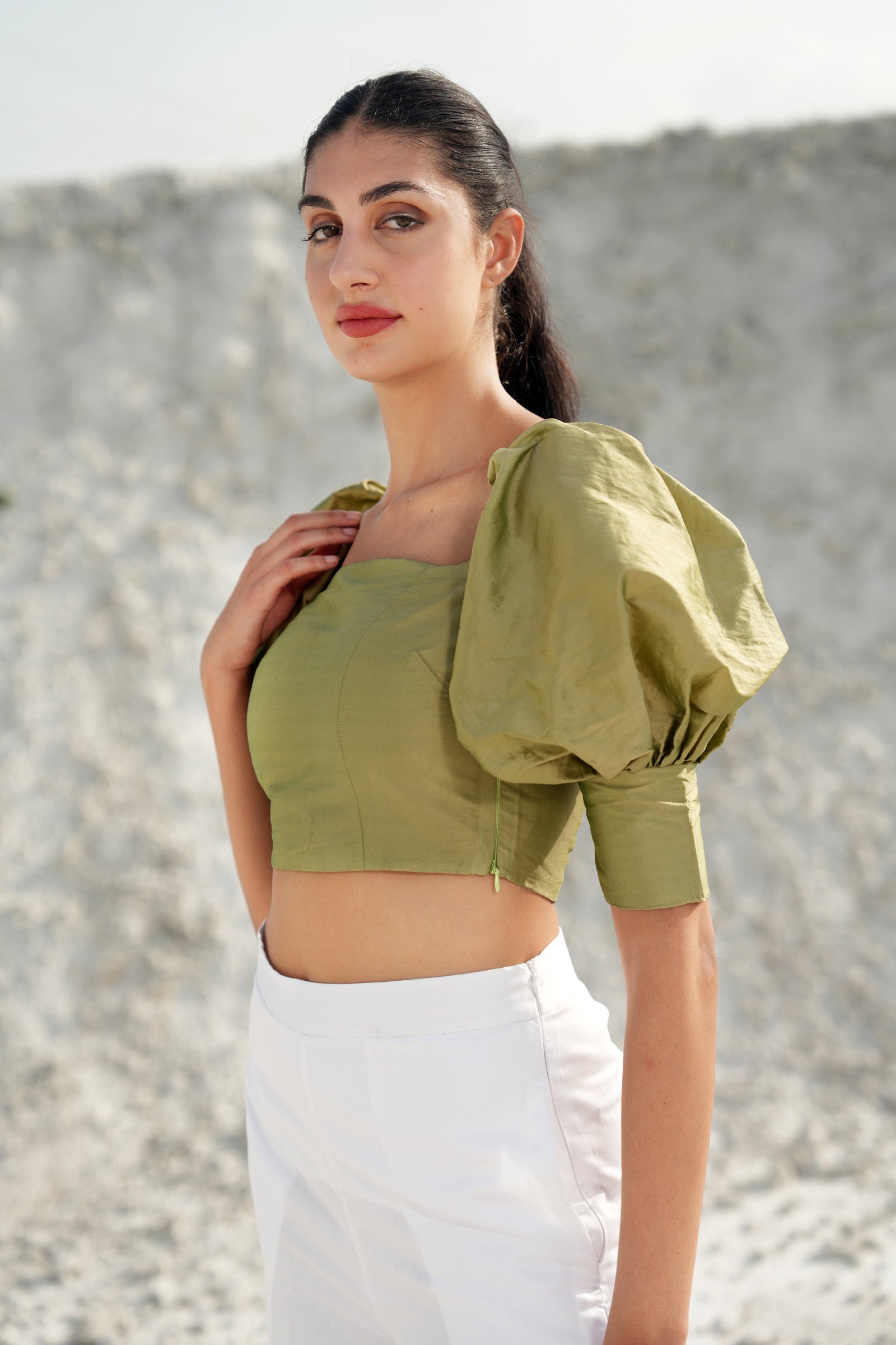 PISTA GREEN TAFETTA QUEEN ANNE PUFFED SLEEVE CROP TOP