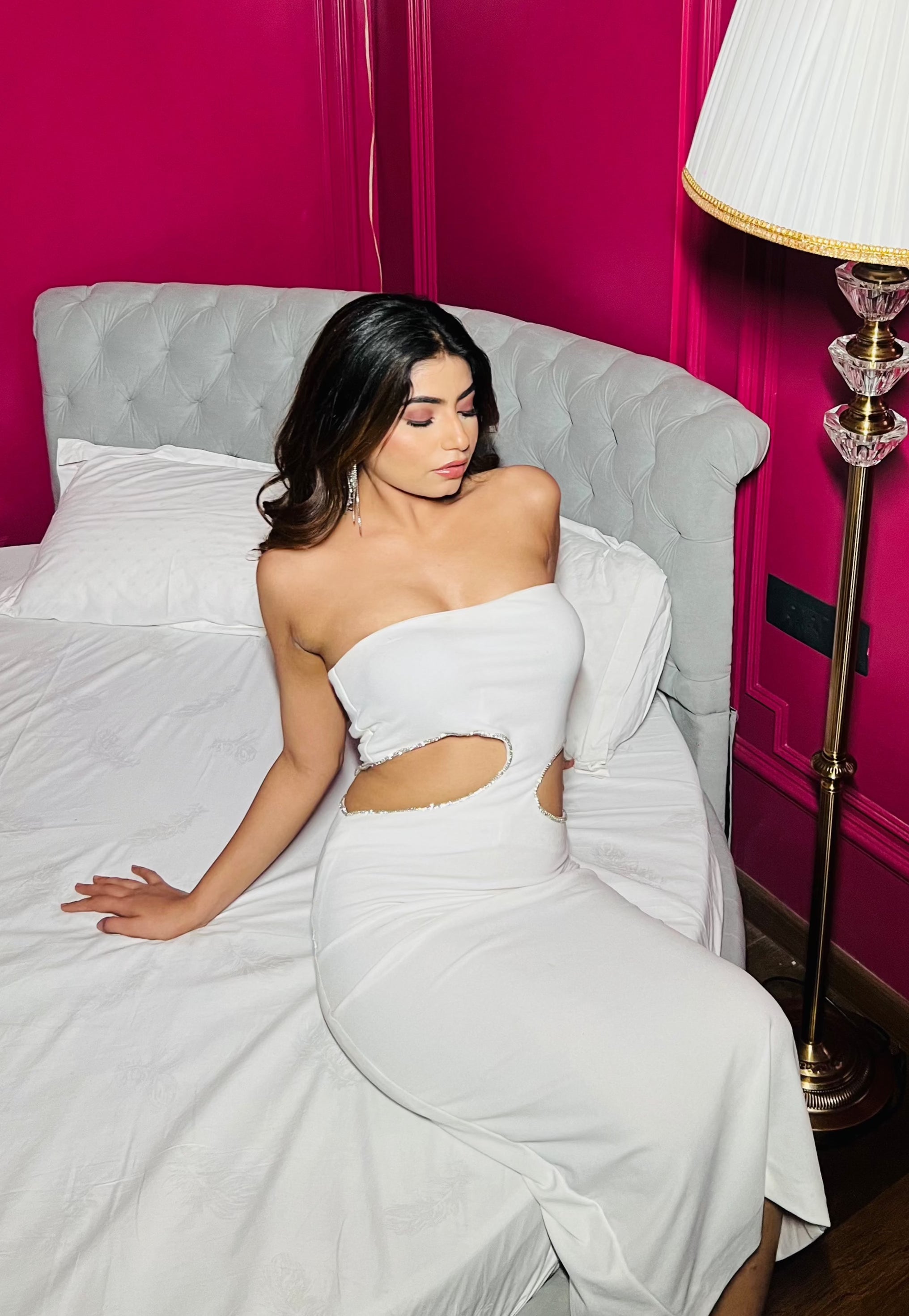 WHITE TUBE CRYSTAL WAIST CUT-OUT MIDI DRESS
