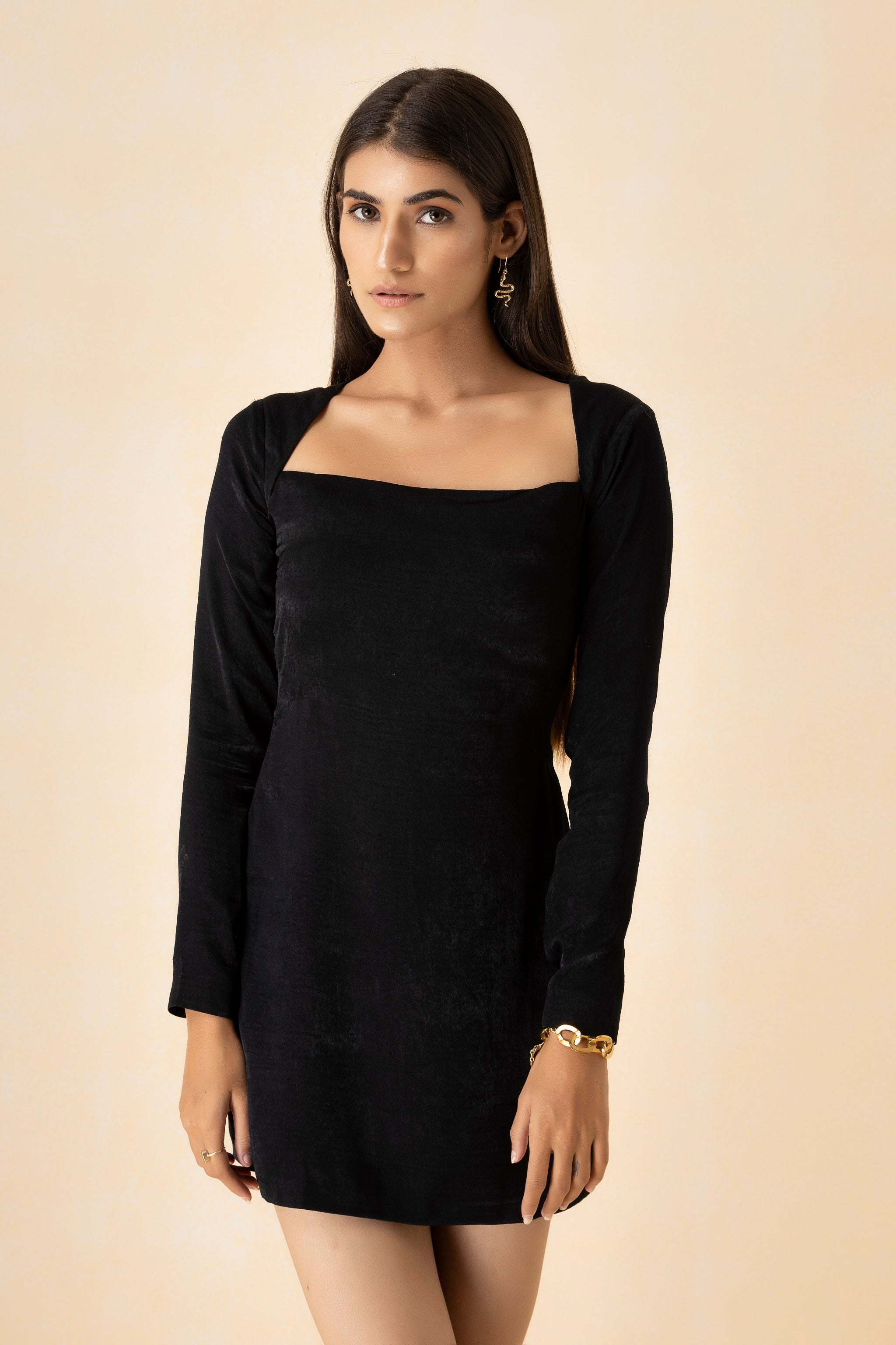 Black Queen Anne Short Dress